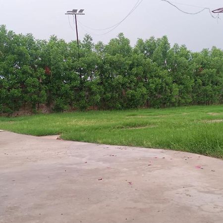 Vasundhara Garden Hotel Pukhrayan ภายนอก รูปภาพ